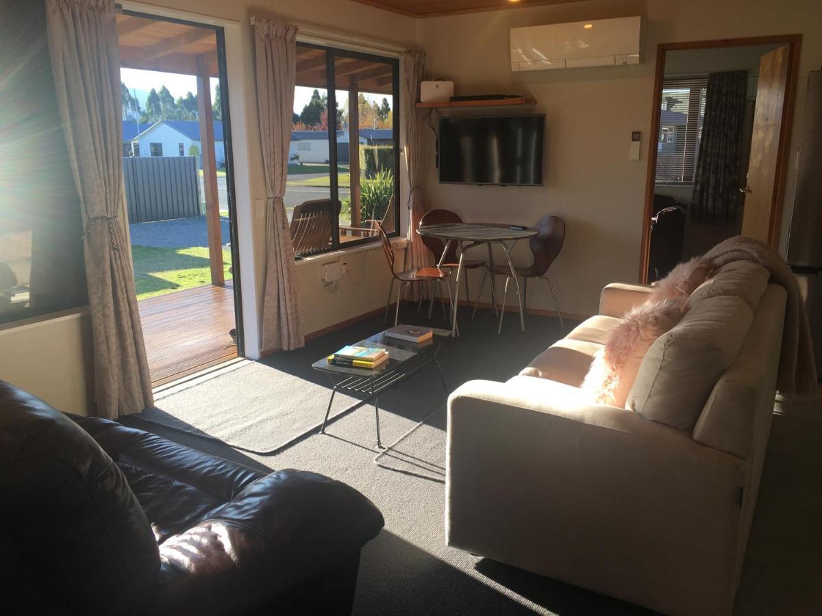Te Anau Cottage On Govan Екстериор снимка