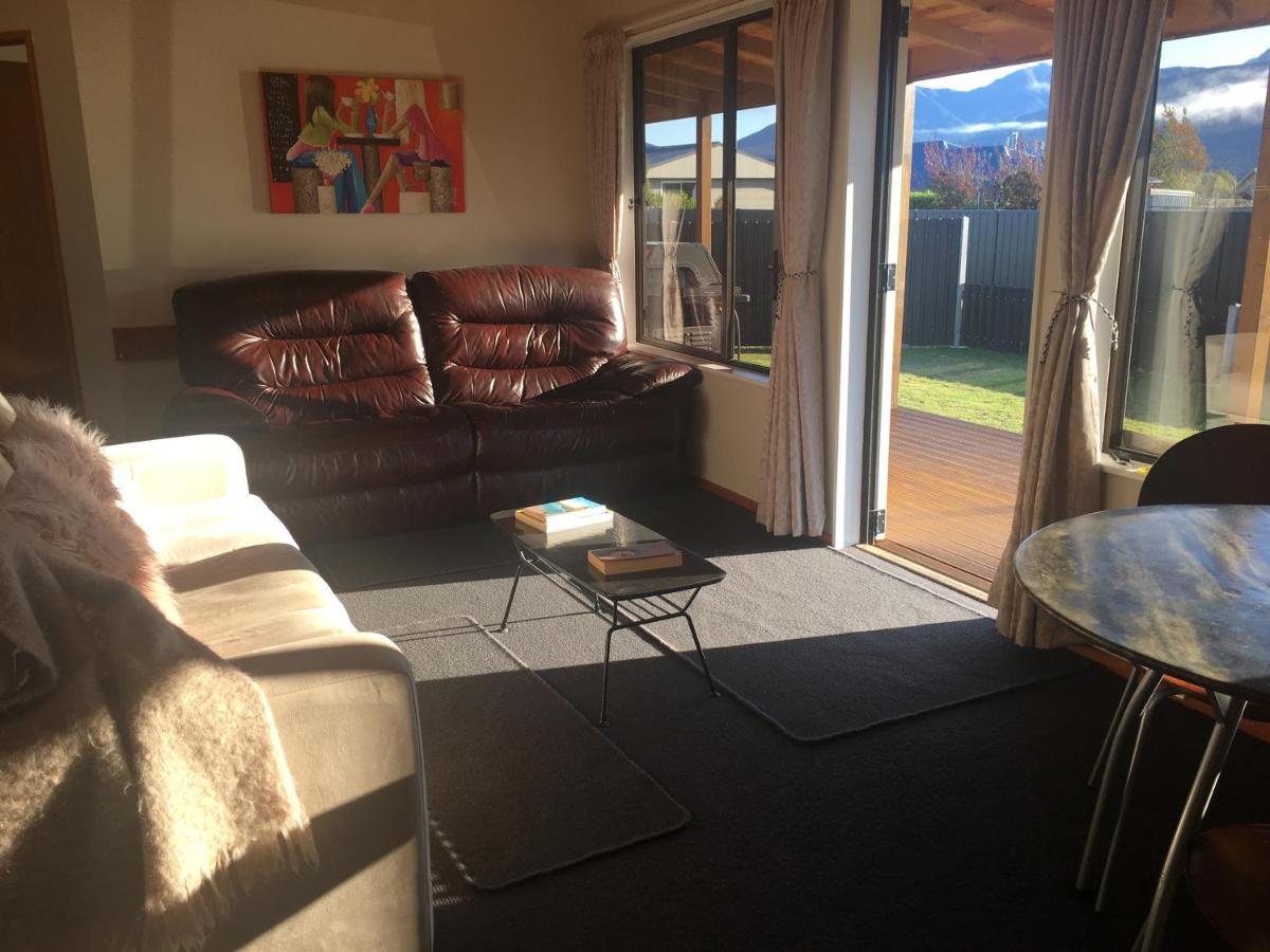 Te Anau Cottage On Govan Екстериор снимка